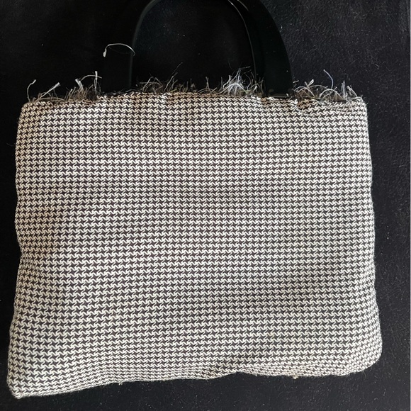 Chic Textured Women's Handbag - Black, Gold, Cream - Picture 5 of 11